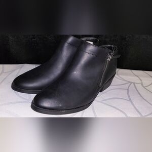 Elegant Black Ankle Boots Size 8.5 W New With Tags